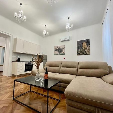 Lux Apartmans Pula Exterior foto