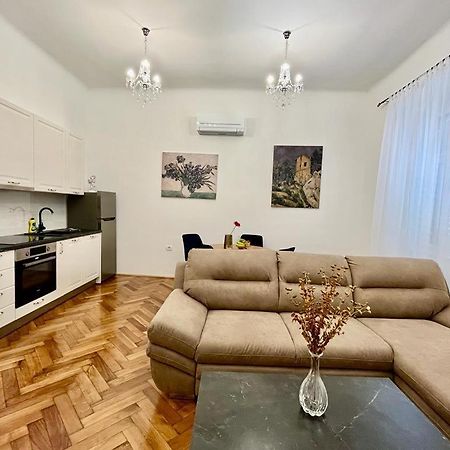 Lux Apartmans Pula Exterior foto