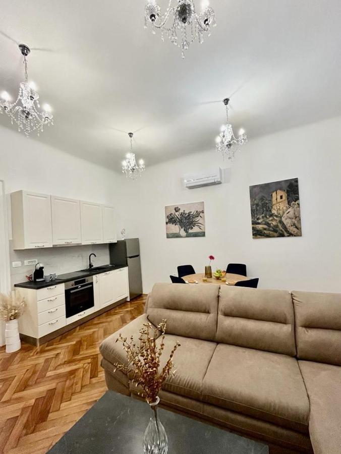 Lux Apartmans Pula Exterior foto